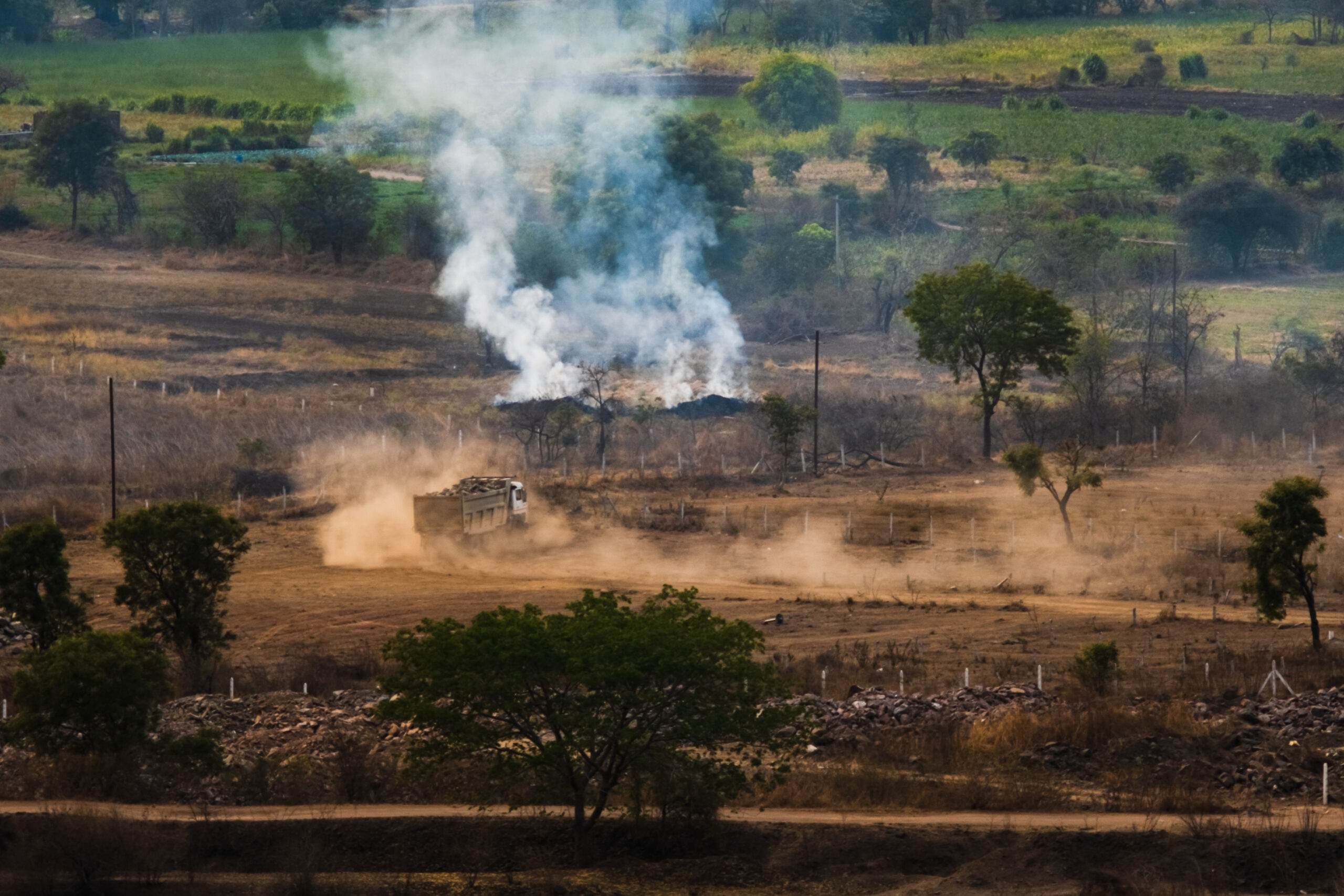Read more about the article Constructing roads connected labour markets but increased harmful crop fires in rural India